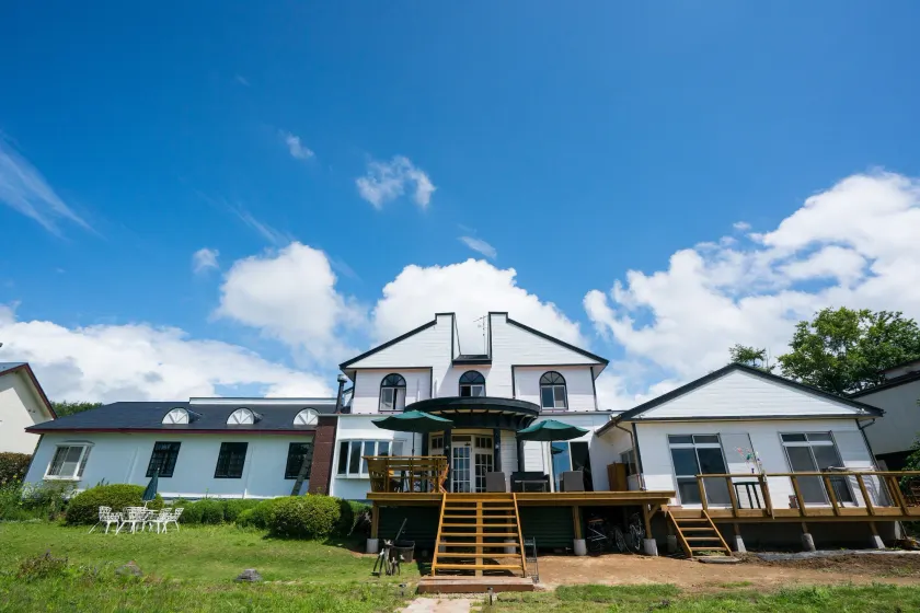 Guesthouse leaf - Image 1