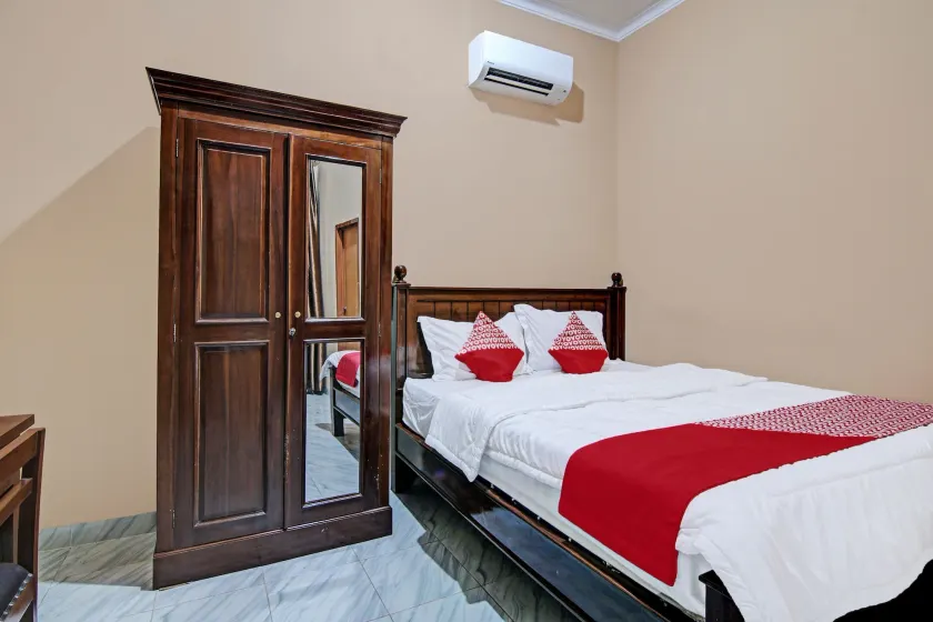 Hotel O Sandira Syariah - Image 1