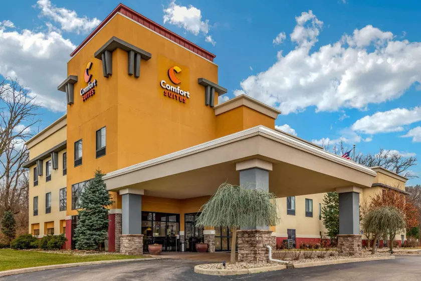Comfort Suites Elkhart South - Image 1