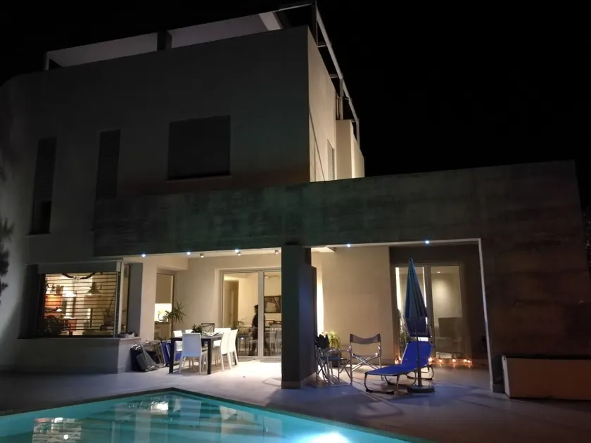 Art House Quartu - Margine Rosso - Image 1