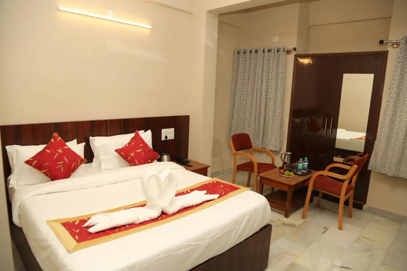 Soundarya Hotel - Image 1
