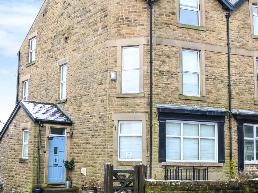 32A, Buxton - Image 1