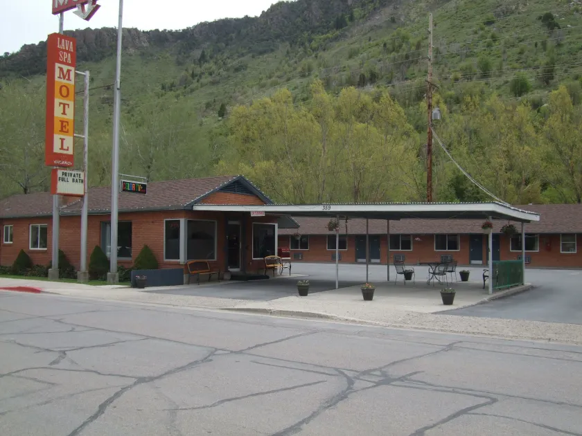 Lava Spa Motel & RV - Image 1