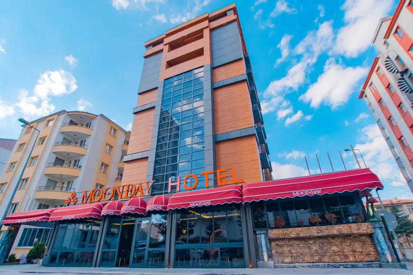 MOONDAY HOTEL - Image 1
