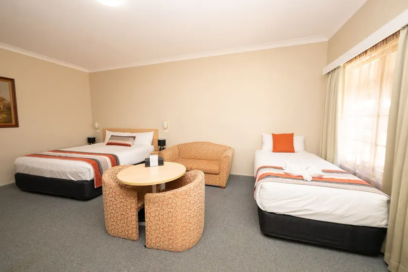 Country Gardens Motor Inn - Image 1