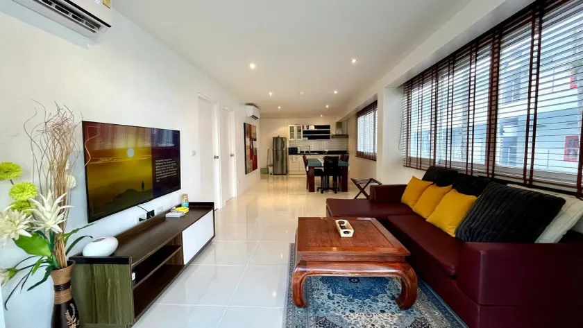 B6 - 1 Bdr Modern Condo With Balcony and Pool, Karon - Image 1