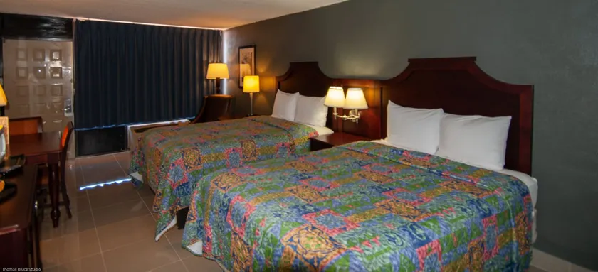 Express inn and suites - Image 1