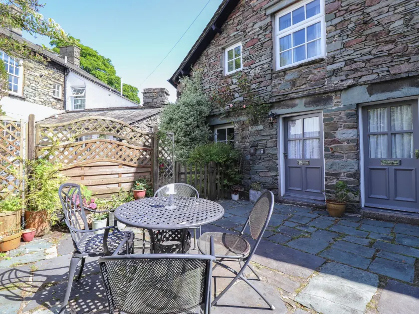 Bakers Yard Cottage - Image 1