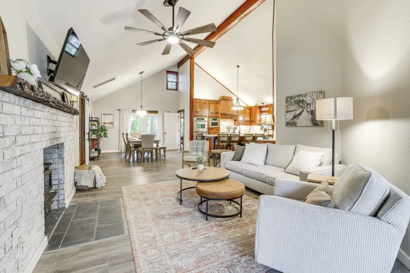 Near Bella Vista Trails & Elk River: Family Home! - Image 1