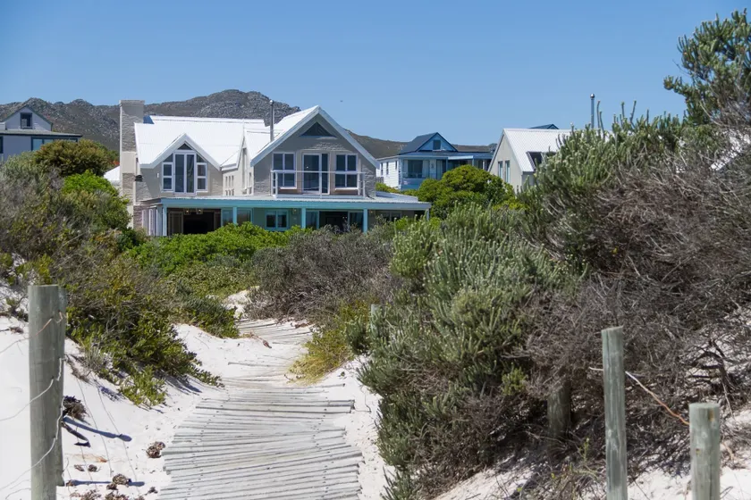Fin Whale Beach House - Image 1