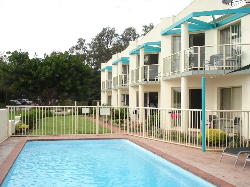 Bayview Apartments - Image 1