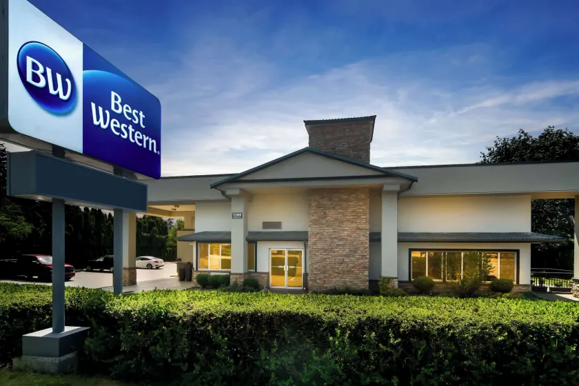 Best Western Maple Ridge - Image 1