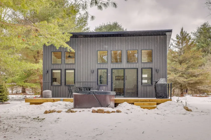 On-site Trails & Trout Stream! NW Michigan Escape - Image 1