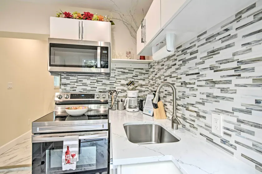 1 Block to Deerfield Beach: Studio w/ Fire Pit! - Innvendig
