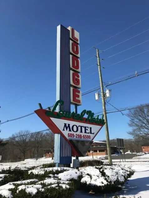 Laurel Notch Motel - Image 1