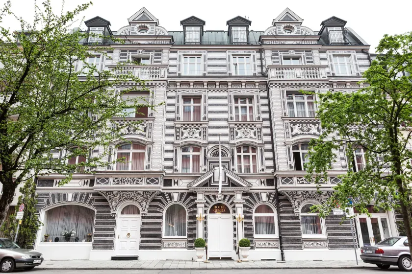 Hotel Opera - Image 1