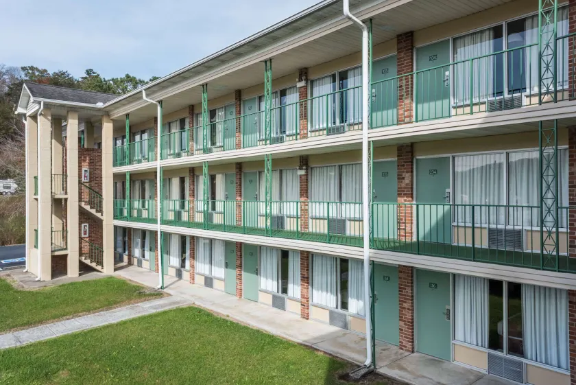 Days Inn by Wyndham Jellico - Tennessee State Line - Image 1