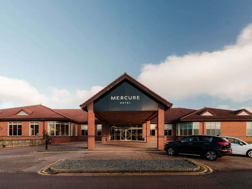 Mercure Daventry Court Hotel - Image 1