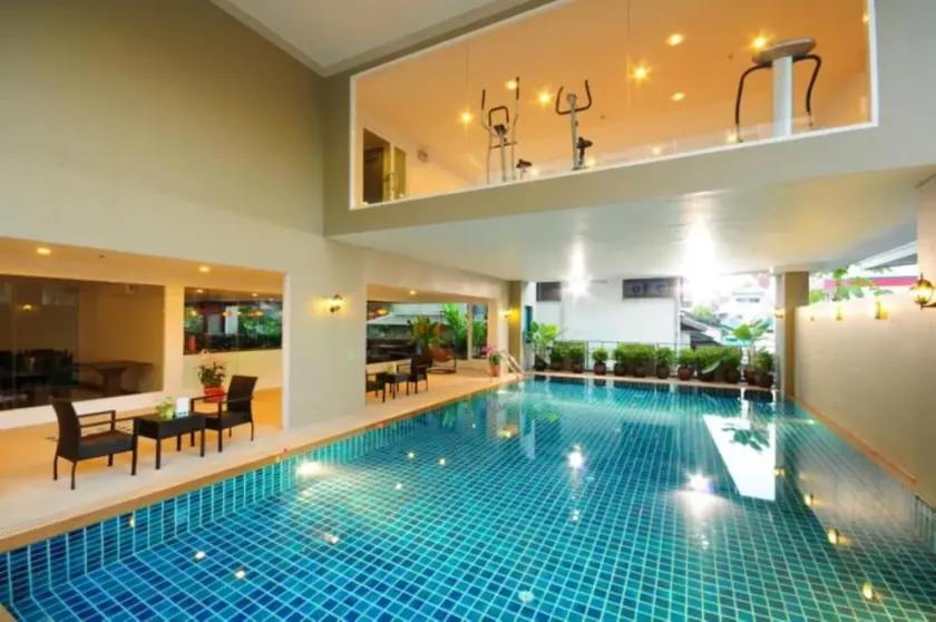 Boss Suites Nana Hotel - Image 1