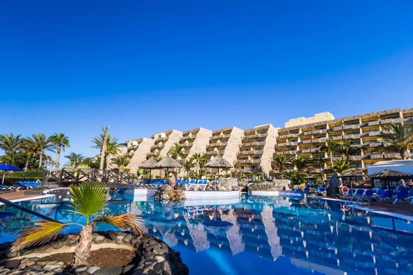 Apartamentos BlueBay Beach Club - Image 1