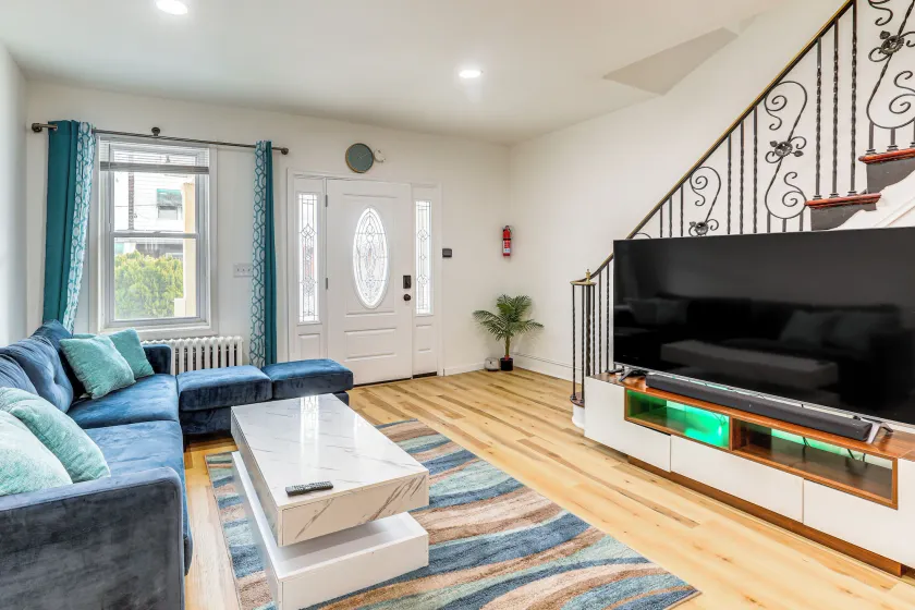 6 Mi to Eagles Games: Stylish Philly Townhome! - Image 1