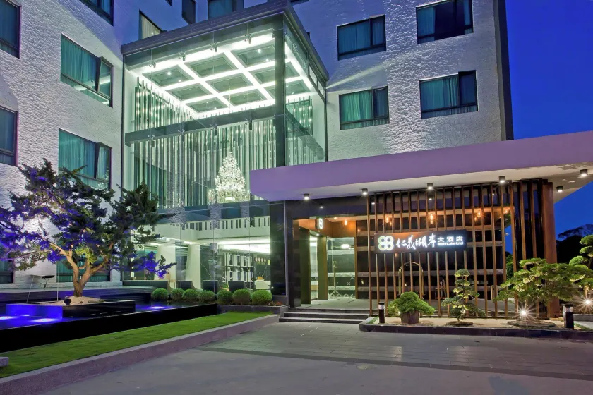 Renyi Lake Hotel - Image 1