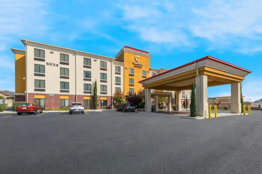 Comfort Suites El Paso West - Image 1