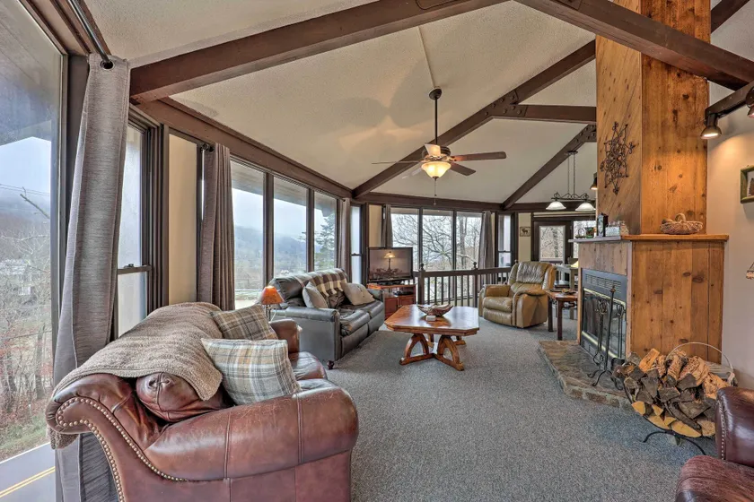 'skiway Chalet' Home w/ Hot Tub in Beech Mountain! - Image 1