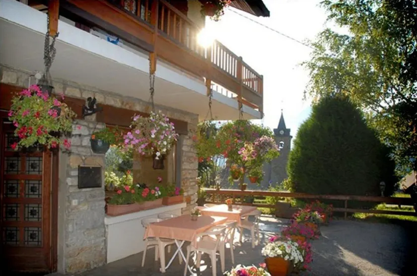 Hotel Restaurant Le Grillon - Image 1