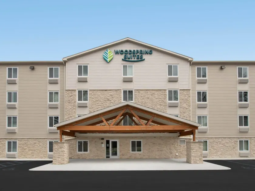 WoodSpring Suites Glendale Sports & Entertainment District - Image 1