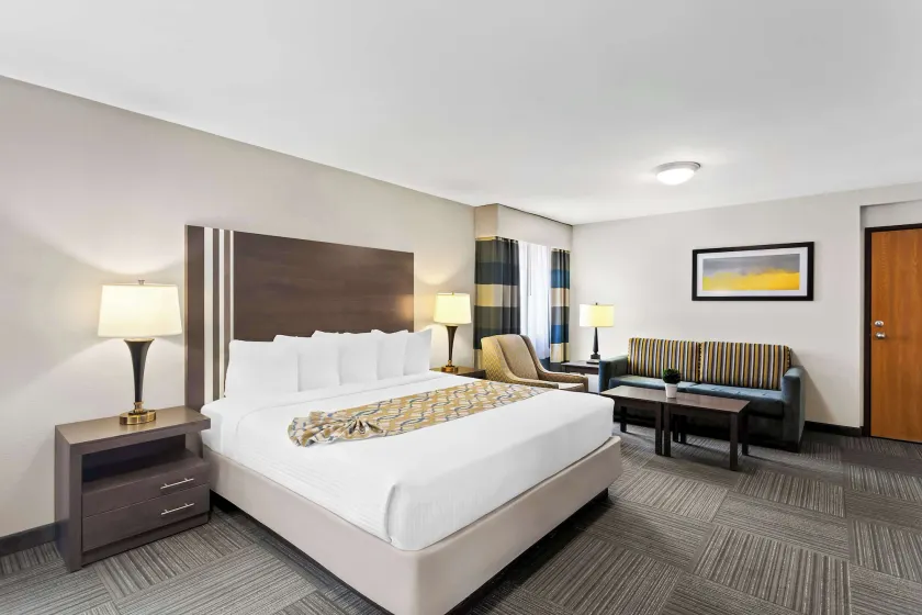 Best Western Naperville Inn - Image 1