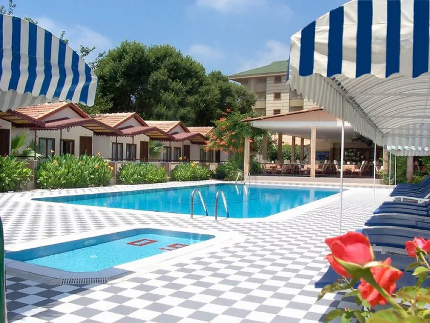 Hulusi Hotel - Image 1