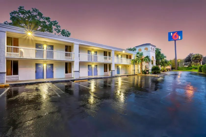 Motel 6-Gainesville, FL - Image 1