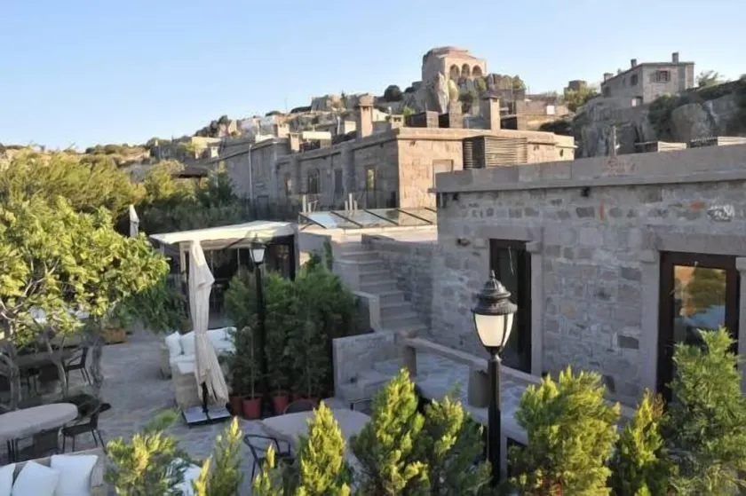 Assosyal Hotel - Image 1