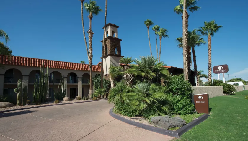 DoubleTree Suites by Hilton Tucson - Williams Center - Image 1