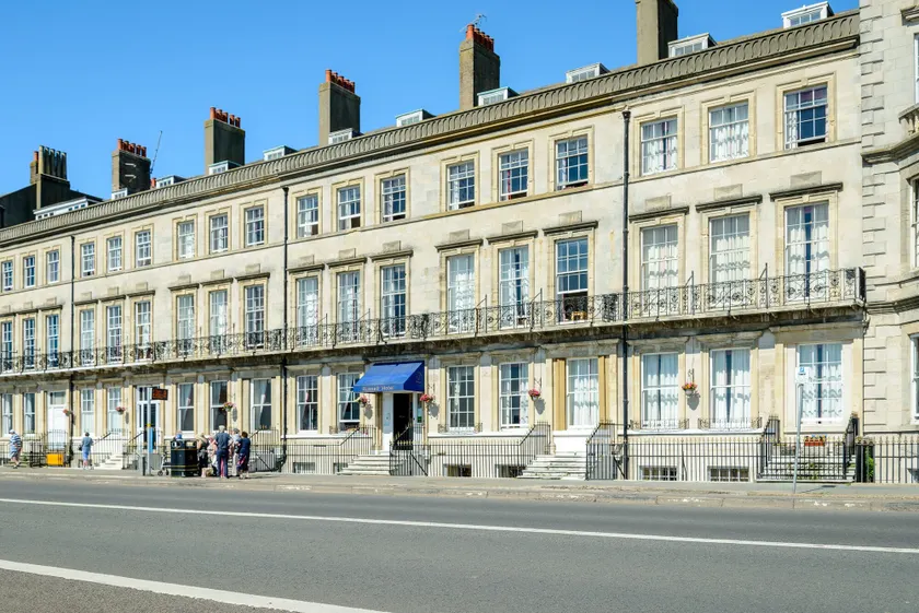 Russell Hotel - Image 1