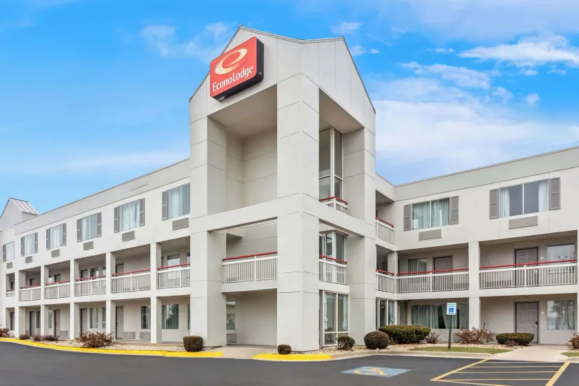 Econo Lodge Willowbrook - Image 1