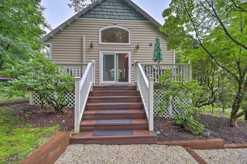 Quiet Studio Escape ~ 2 Mi to Blue Ridge Parkway! - Image 1