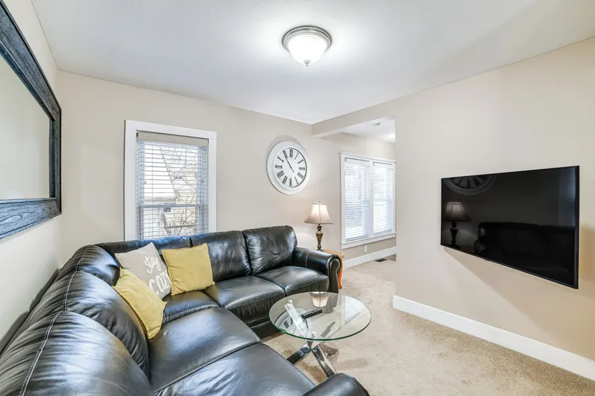 Near Hiking & Skiing: Cozy Home in Cortland! - Image 1