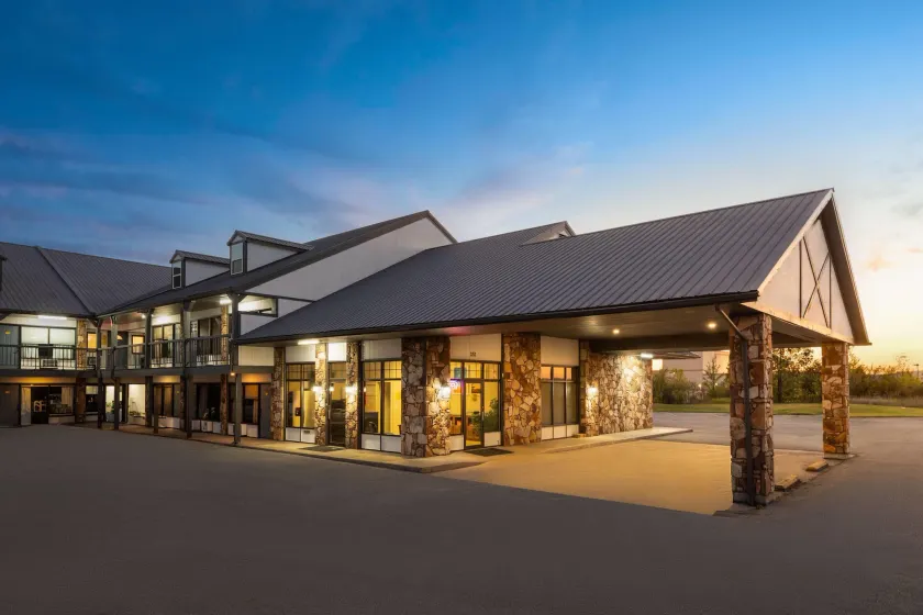Days Inn by Wyndham Branson Ozarks - Image 1