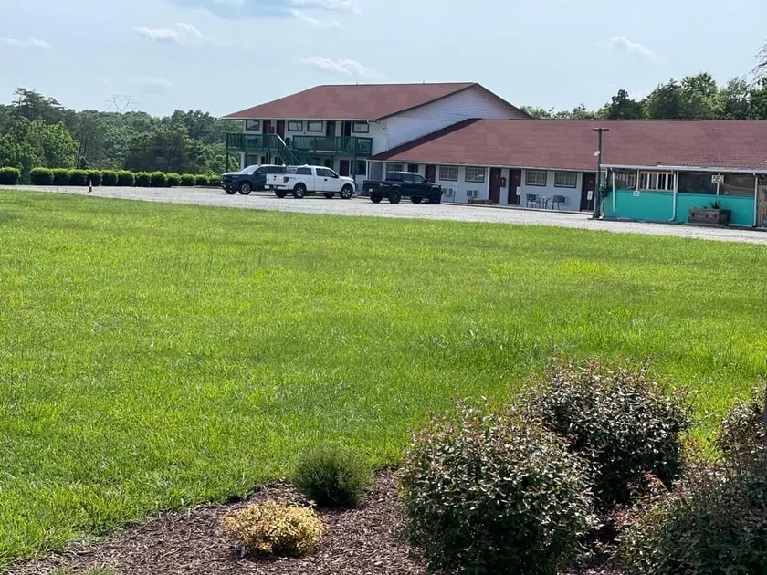 Hotel Lake Anna - Image 1