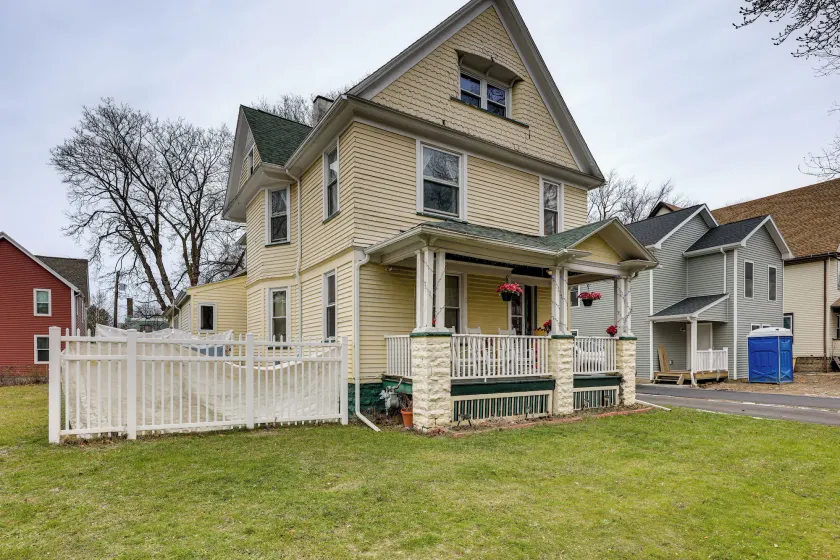2 Miles to Dtwn! Idyllic Rochester Apt w/ Hot Tub - Image 1