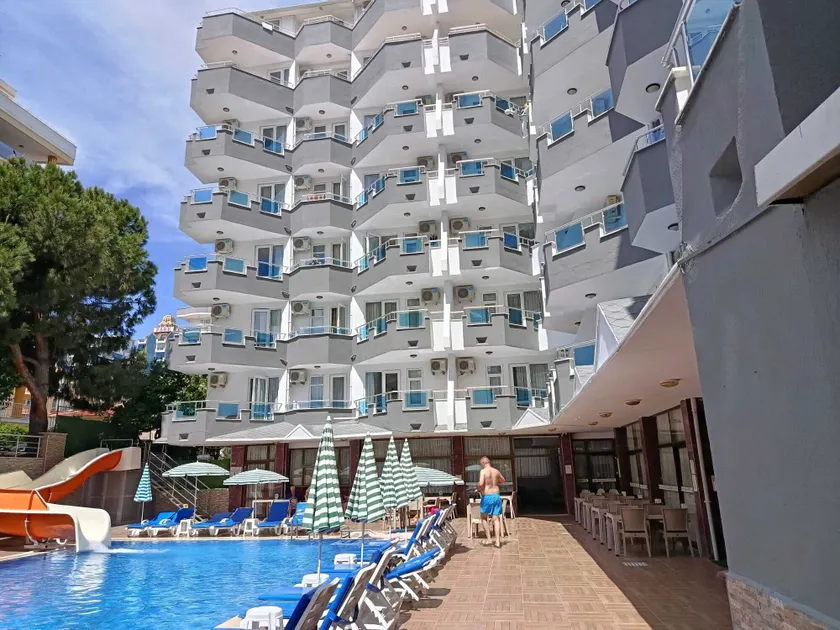Bariscan Hotel - Image 1