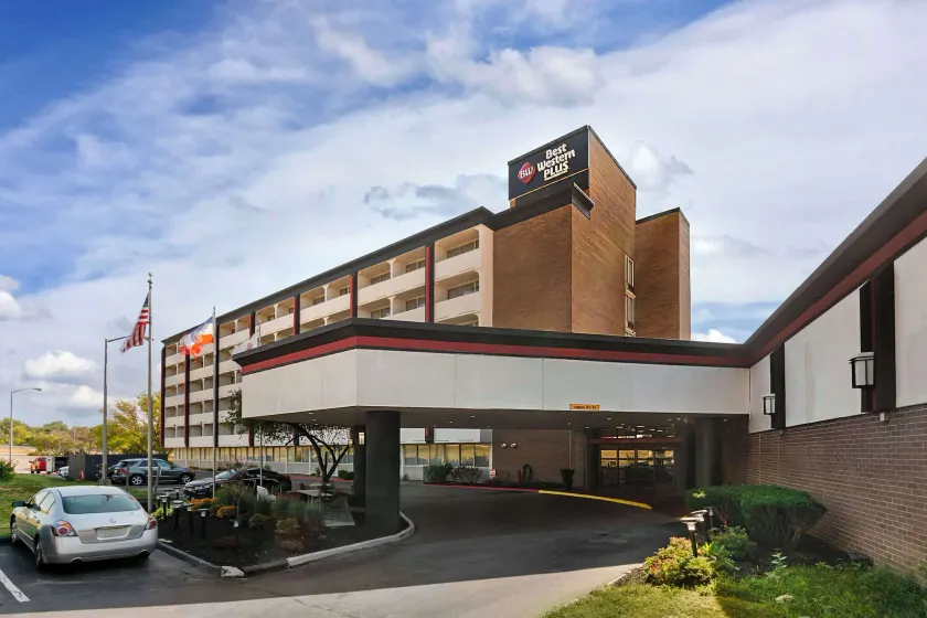 Best Western Plus Kansas City Sports Complex Hotel - Image 1