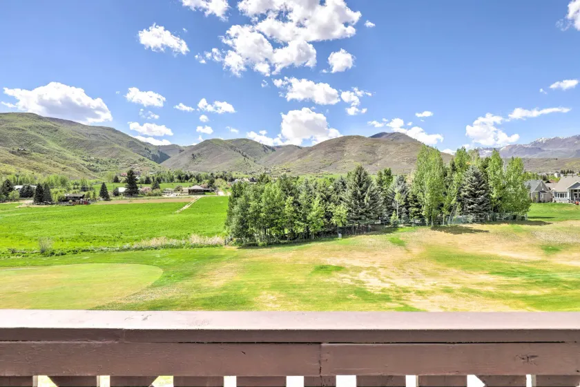 Peaceful Midway Studio w/ Mountain + Golf Views! - Interior