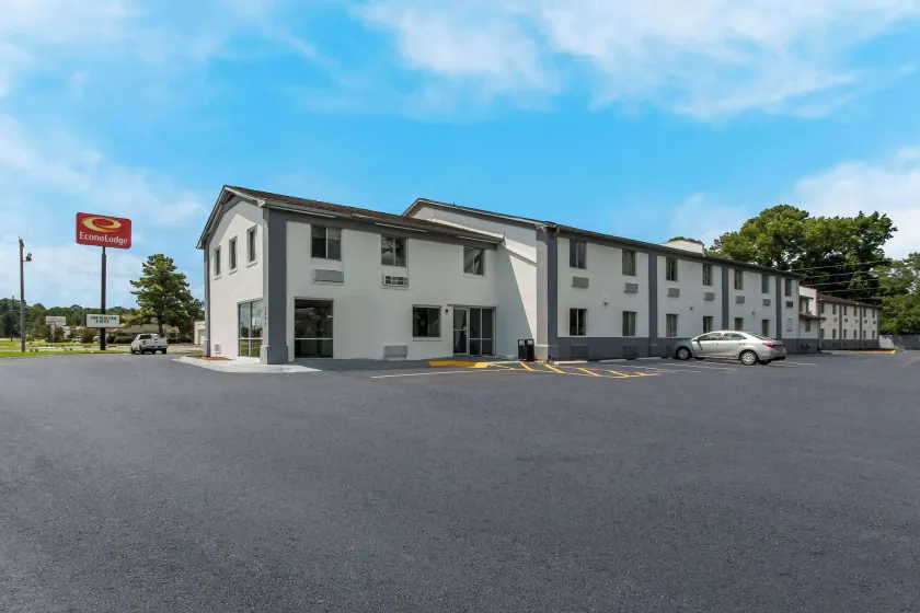 Econo Lodge Cherry Point - Image 1
