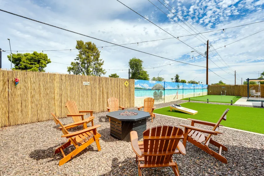 Glendale Getaway: Swim, Putt, Grill, & Relax! - Image 1