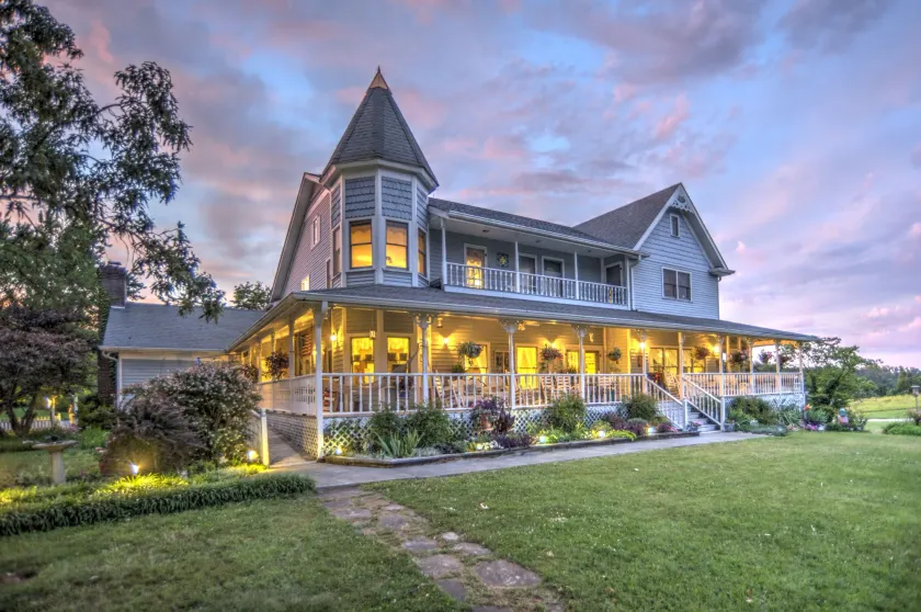 Blue Mountain Mist Country Inn - Image 1