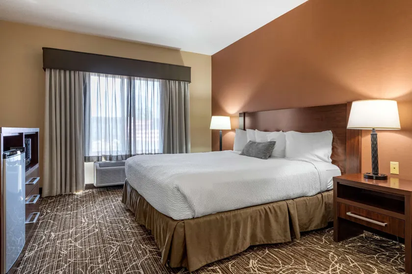Best Western Plus Chelsea Hotel - Image 1