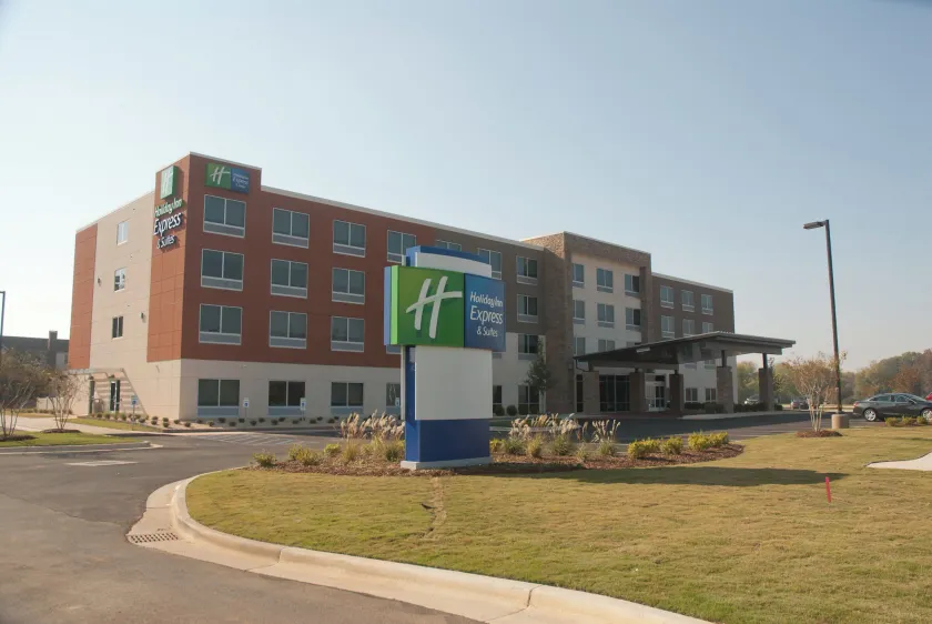 Holiday Inn Express & Suites Decatur by IHG - Image 1